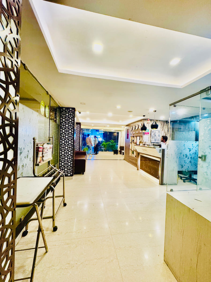 hotels in newtown with swimming pool